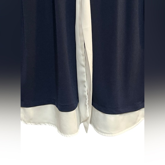 Adrianna Papell Navy Blue and White Short Sleeve Blouse with Front tie - Medium - Picture 4 of 7